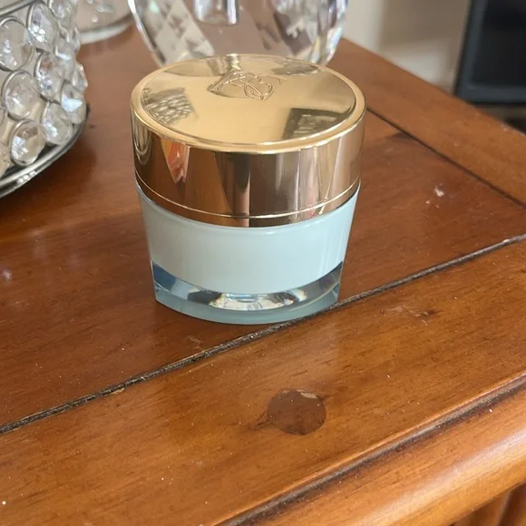 Estée Lauder moisturizer - Picture 5 of 6